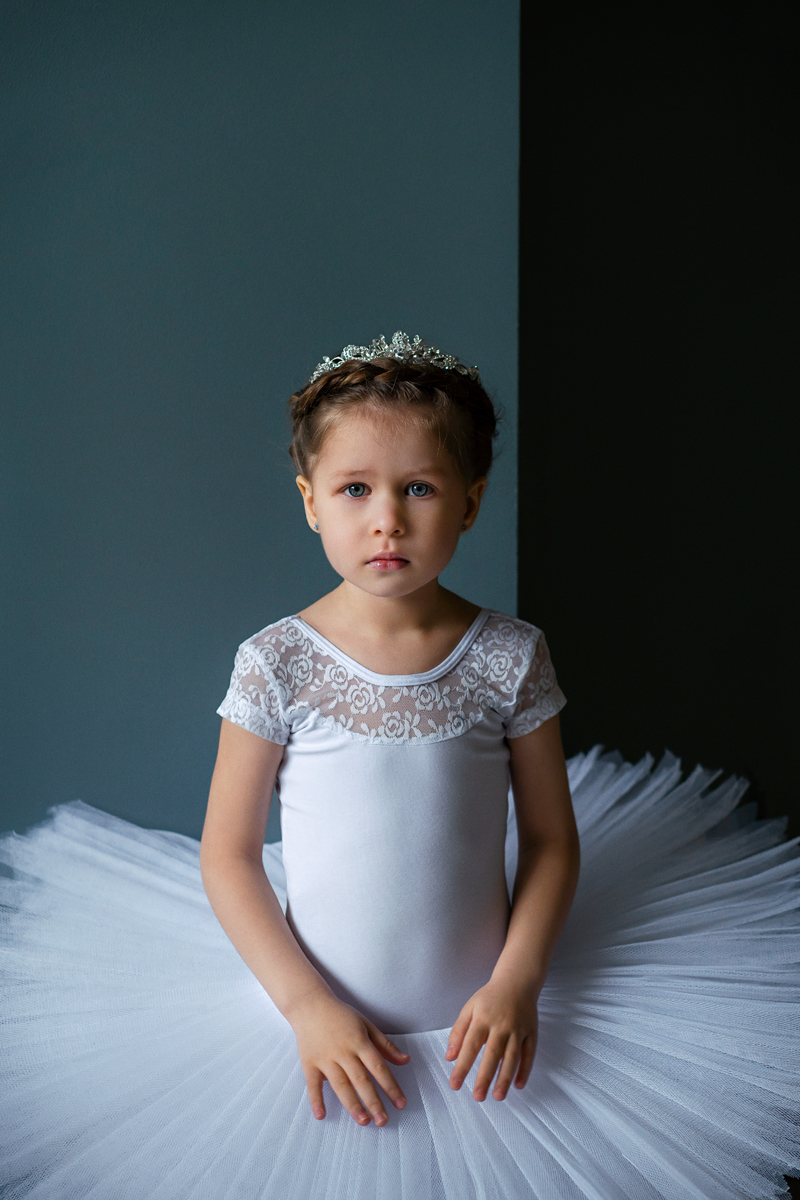 фото фотосессия портрет балерина платье образ фотостудия студия маленькая ученица пачка па идеи для девочки в студии в стиле